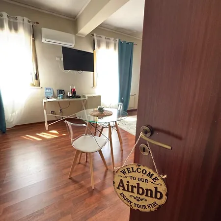 A Casa Di Teo Tra Stazione E Mare Vendégház 3*