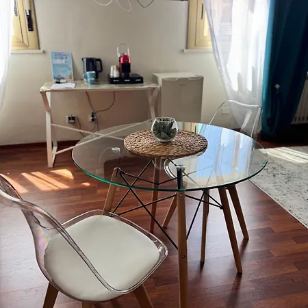 A Casa Di Teo Tra Stazione E Mare Vendégház 3*